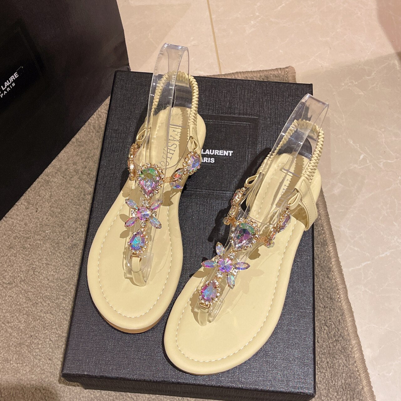 CHICDEAR 2023 New Summer Flats Sandals Women Crystal Clip Toe Slippers Trend Luxury Brand Ladies Shoes Beach Causal Slides Mujer Zapatos