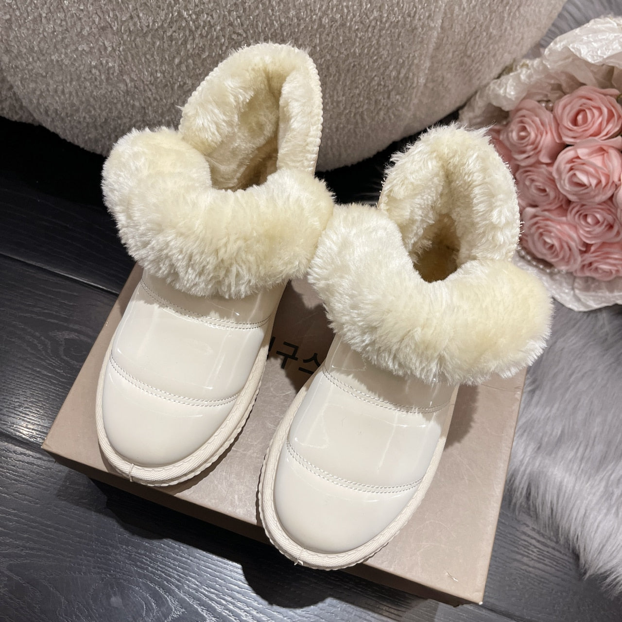 CHICDEAR Winter Women Fur Warm Chelsea Snow Boots 2023 New Fashion Short Plush Ankle Boots Flats Casual Ladies Shoes Motorcycle Botas